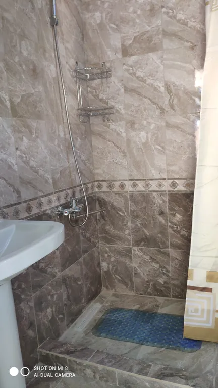 Уютная комната у подножия крепости Нарын Кала