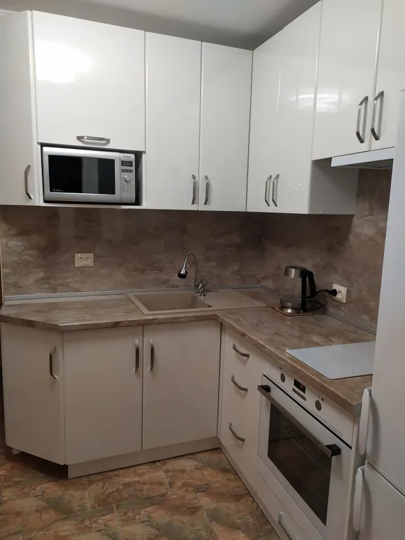 С панорамным видом на море, город, горы