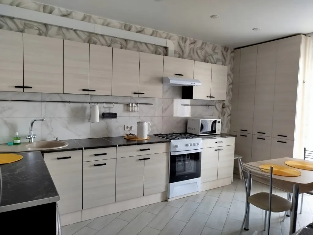 Современная двухкомнатная квартира с панорамным балконом