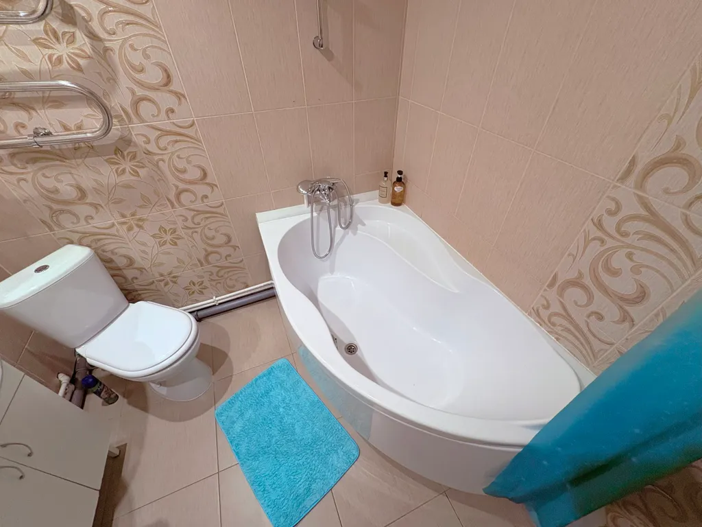 Green Apartment с ванной и большим ТВ