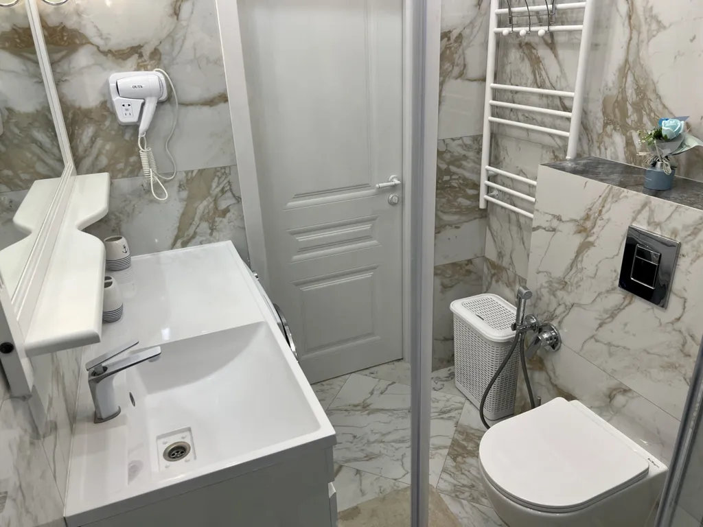 Квартира с балконом и видом на открытое море, Толстый мыс