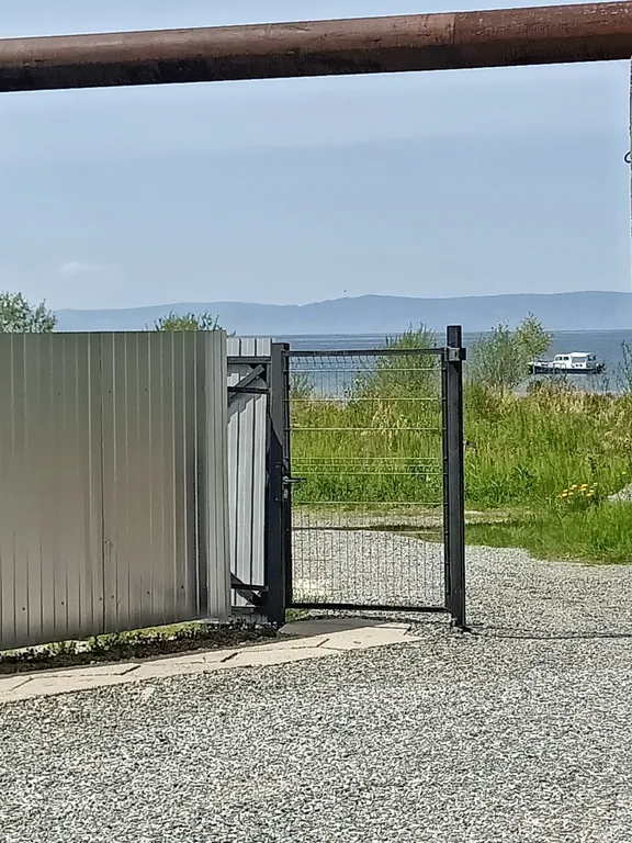 Домик с видом на озеро