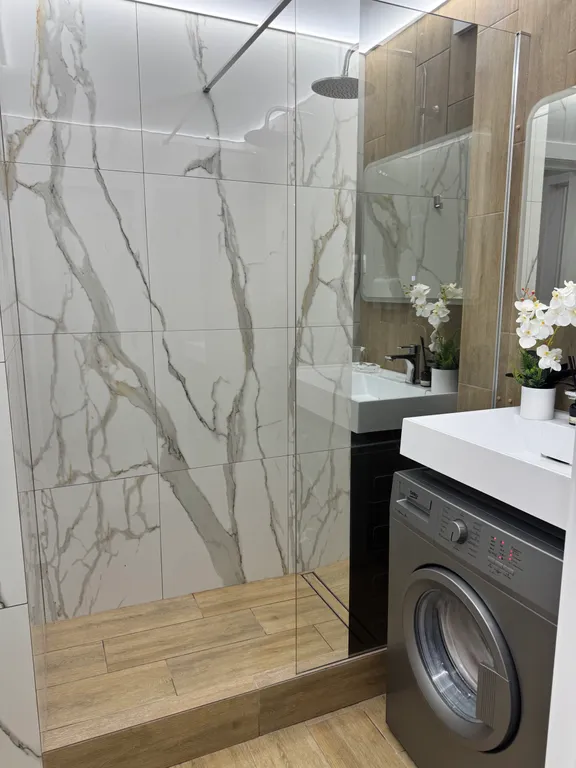 Уютная двухкомнатная квартира у моря, в центре города