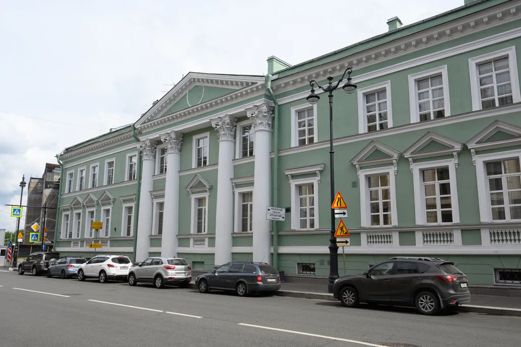 Атмосферная двухуровневая квартира с парковкой у Эрмитажа