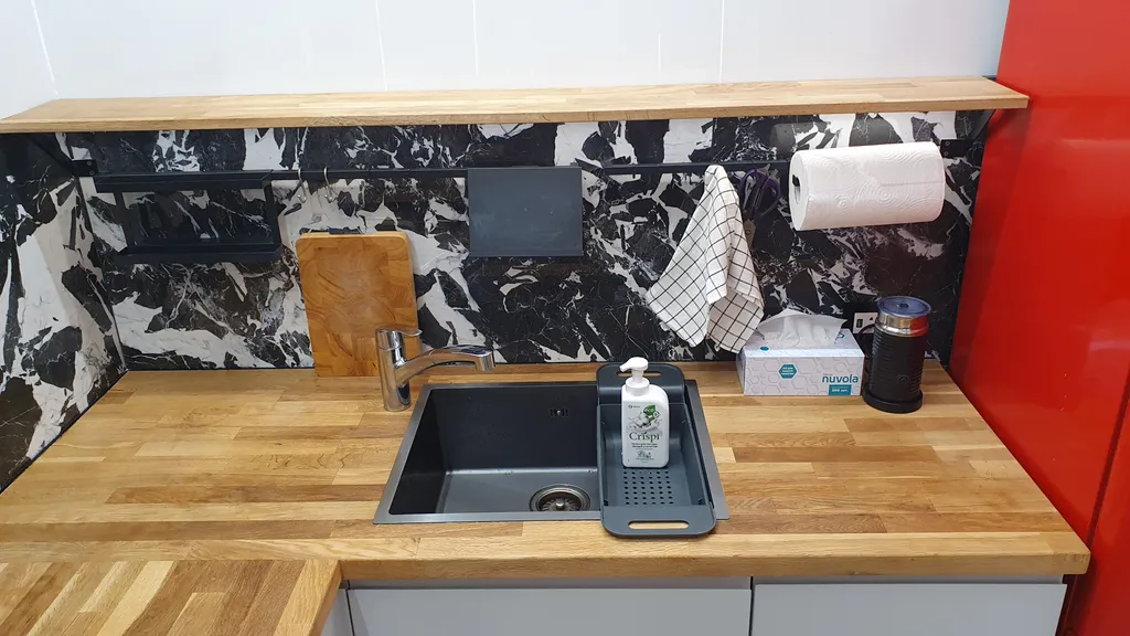 Красная студия в центре города для деловых поездок и семейного отдыха