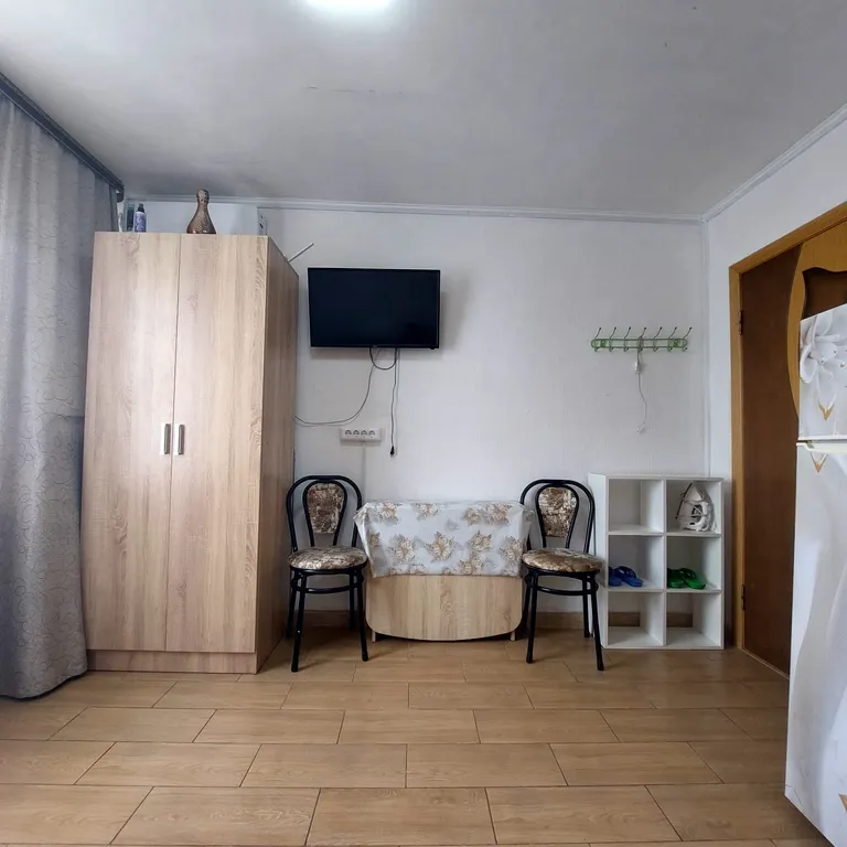 Студия с окном на море