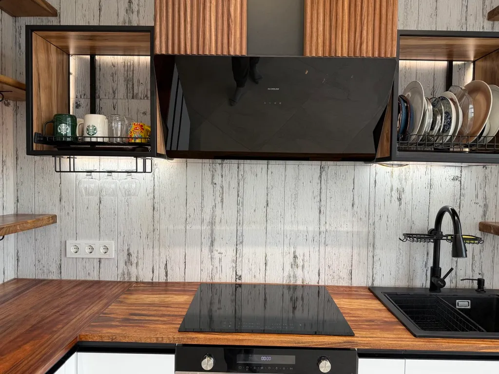 Дизайнерская квартира с прямым видом на море в премиальном комплексе