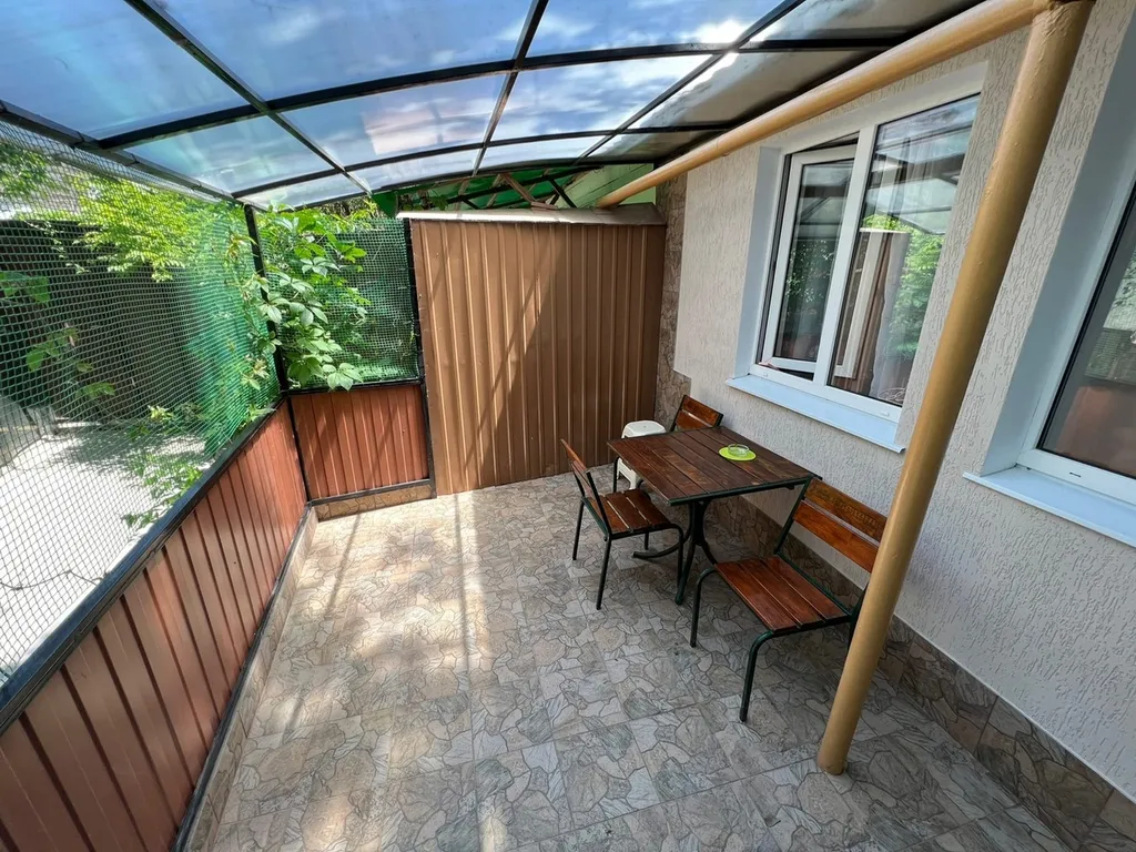 Коттедж Однокомнатный дом с уютным двориком — Евпатория