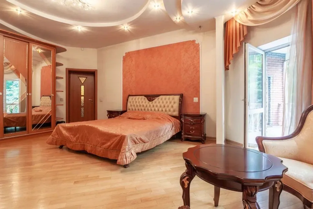 Дом с бассейном и сауной