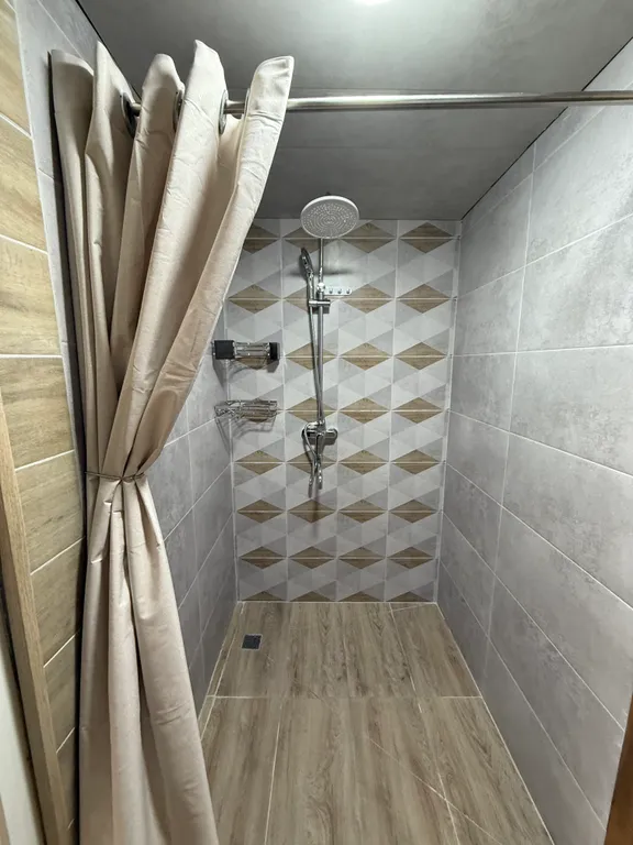 Дом на берегу реки с баней