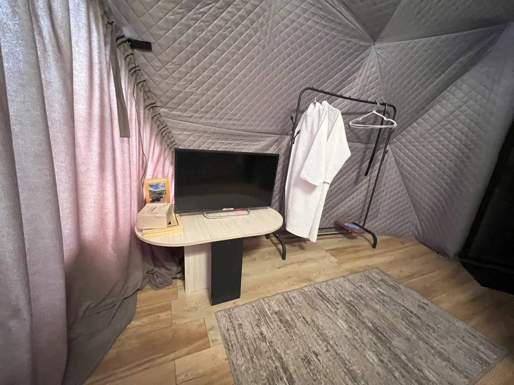 Сфера с подогреваемым бассейном