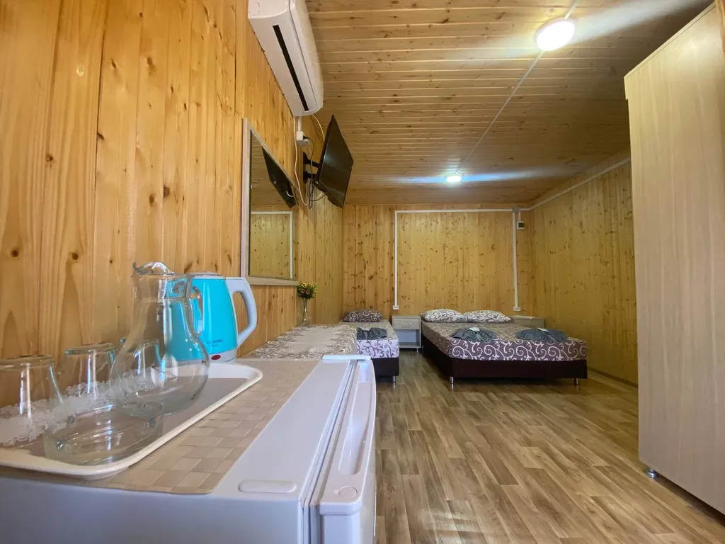 Деревянные домики у Черного моря