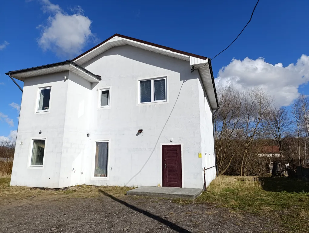 Уютный дом с баней рядом с заливом, карьером, голубыми озерами и сосновым лесом