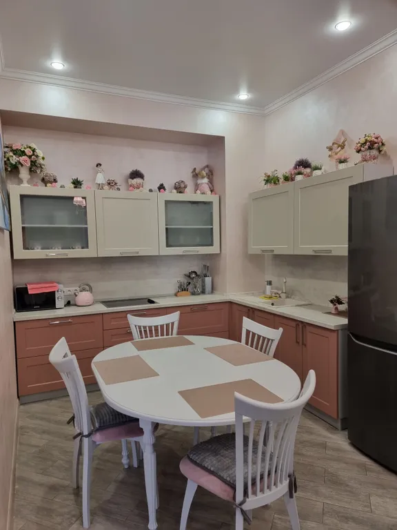 Уютный апартамент в центре с балконом и видом на горы лес