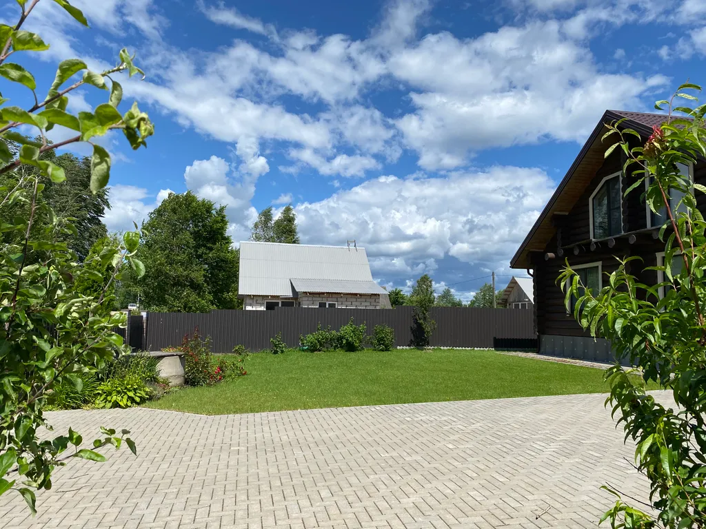 Деревянный комфортабельный дом на берегу озера