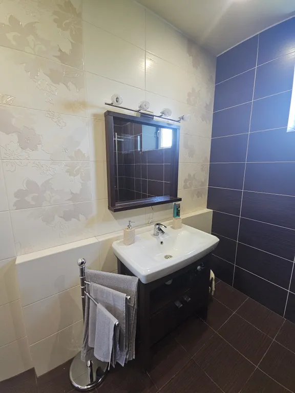 Большой дом в черте города