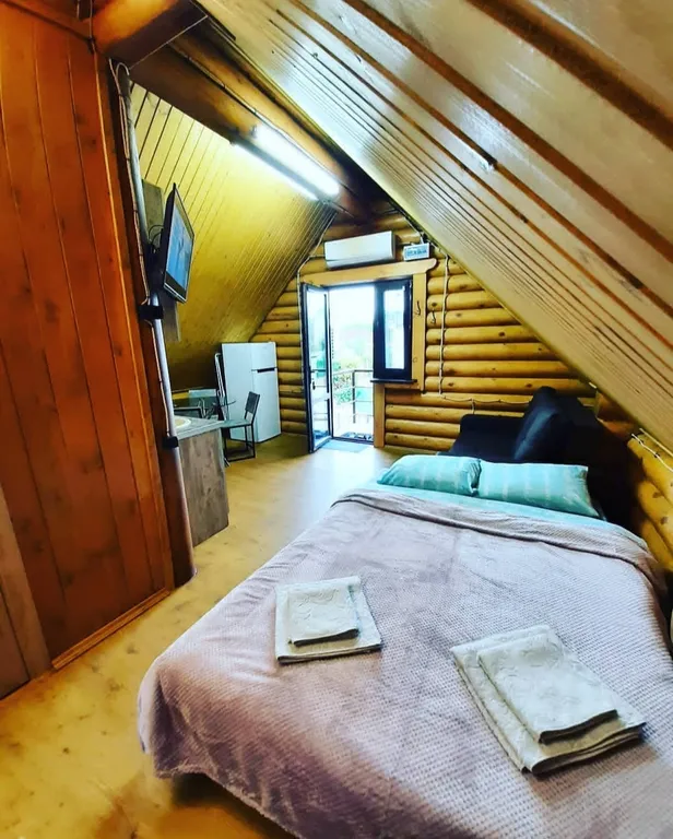 Квартира Мансардная квартира-студия в доме из сруба — Севастополь