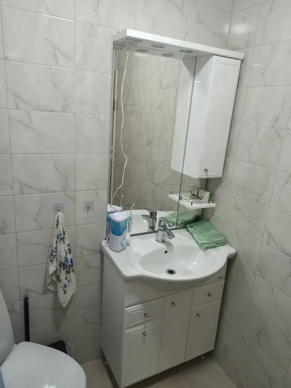 Комната с видом на море и горы