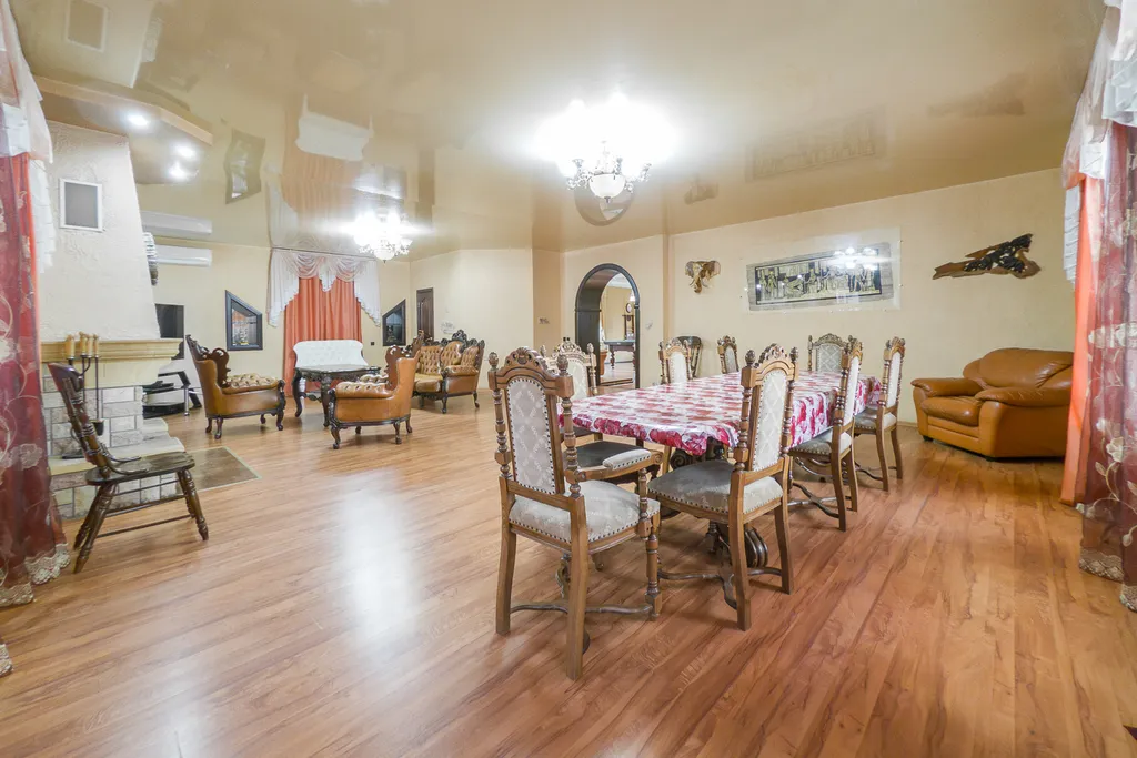 Дом со включённой стоимостью бассейна, сауны, бильярда, мангала