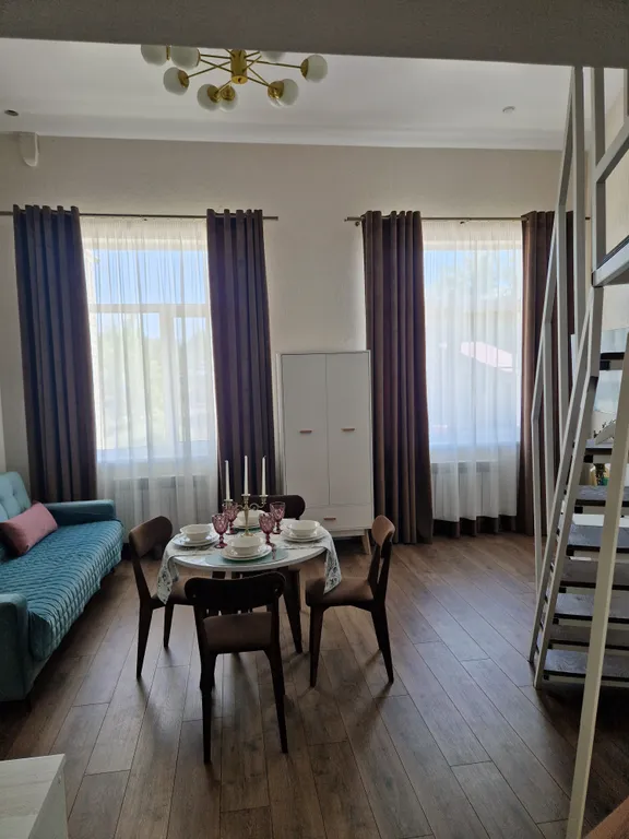 Уютная двухуровневая студия в центре