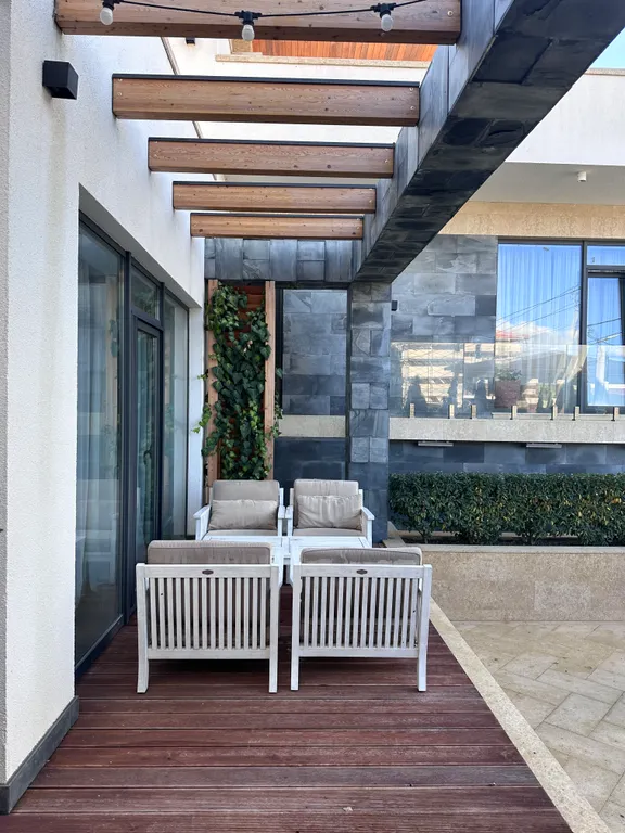 Вилла с бассейном среди виноградников Балаклавы