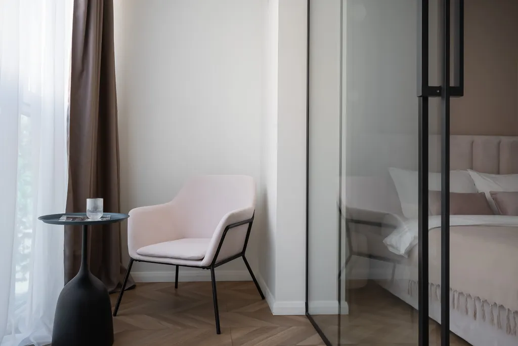 Роскошная студия Золотая с качелью и ванной