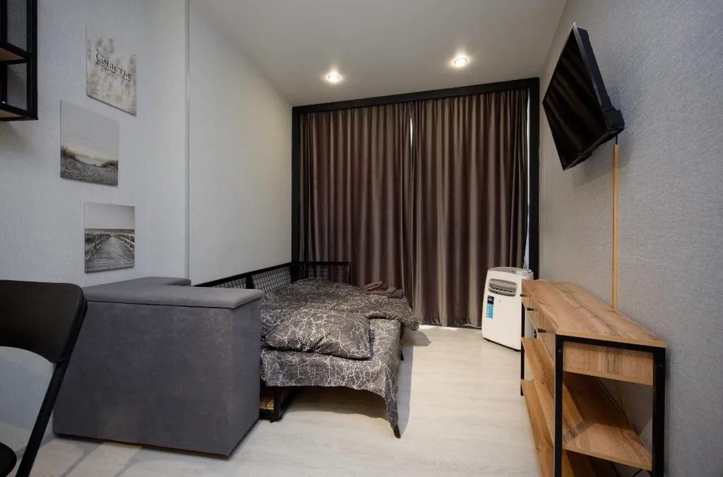 Уютная студия с панорамным окном