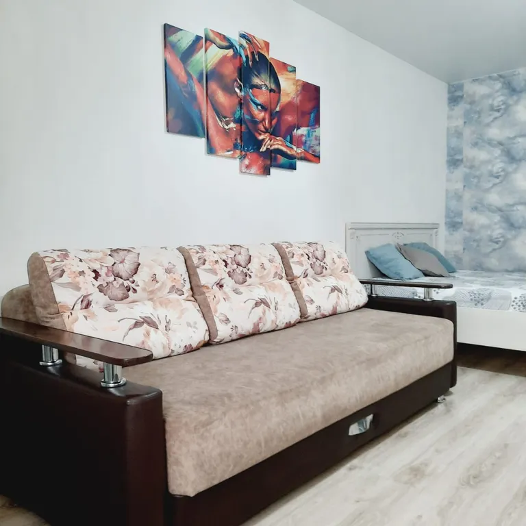 Квартира рядом с Аэропортом Толмачёво — аренда посуточно в Обь