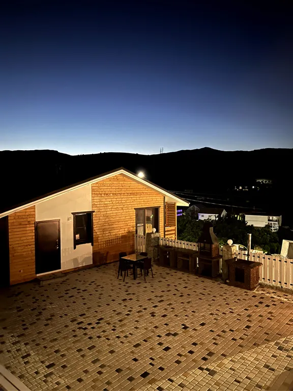 Дом с тремя апартаментами с видом на горы и море