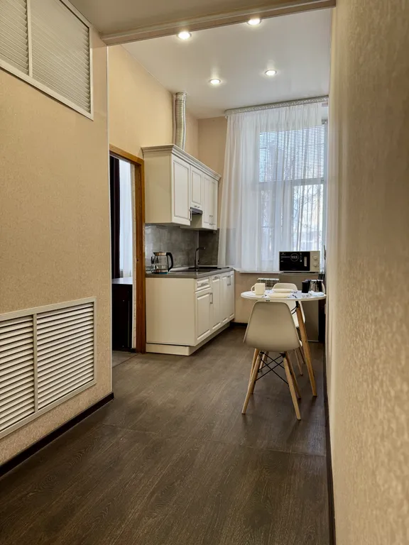 Двухкомнатная квартира в историческом центре на набережной Волги