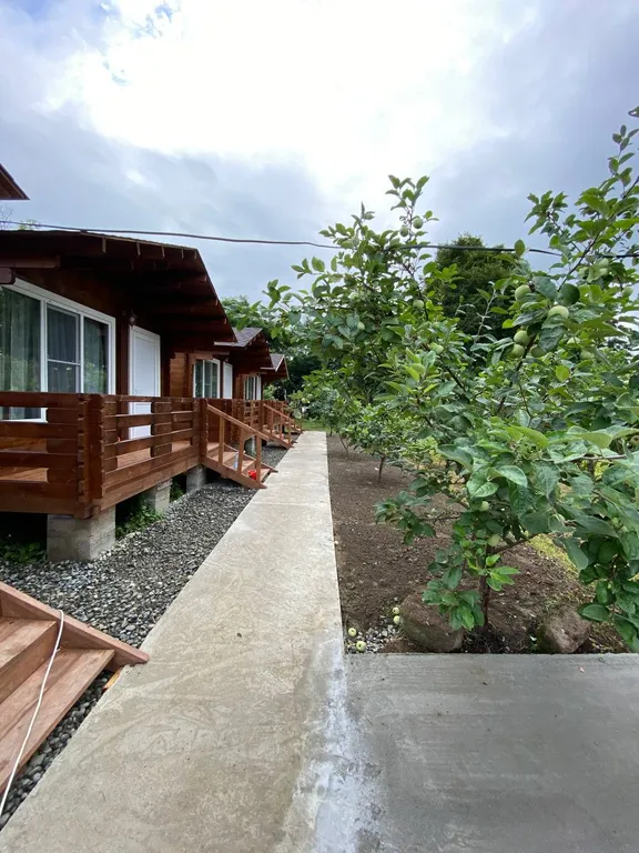 Коттедж Коттедж Уютные бунгало на берегу моря — Сухум