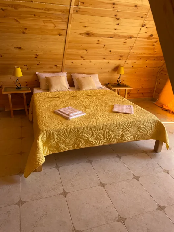 Атмосферные дома a-frame на берегу моря