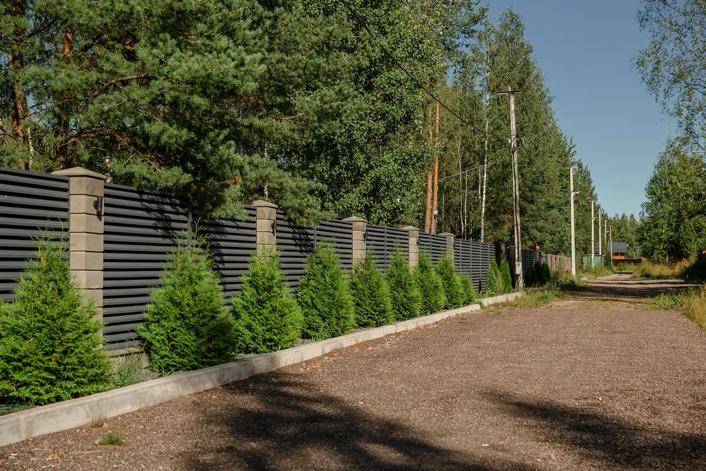 Коттедж Коттедж с панорамными окнами и террасой на крыше — Разметелево