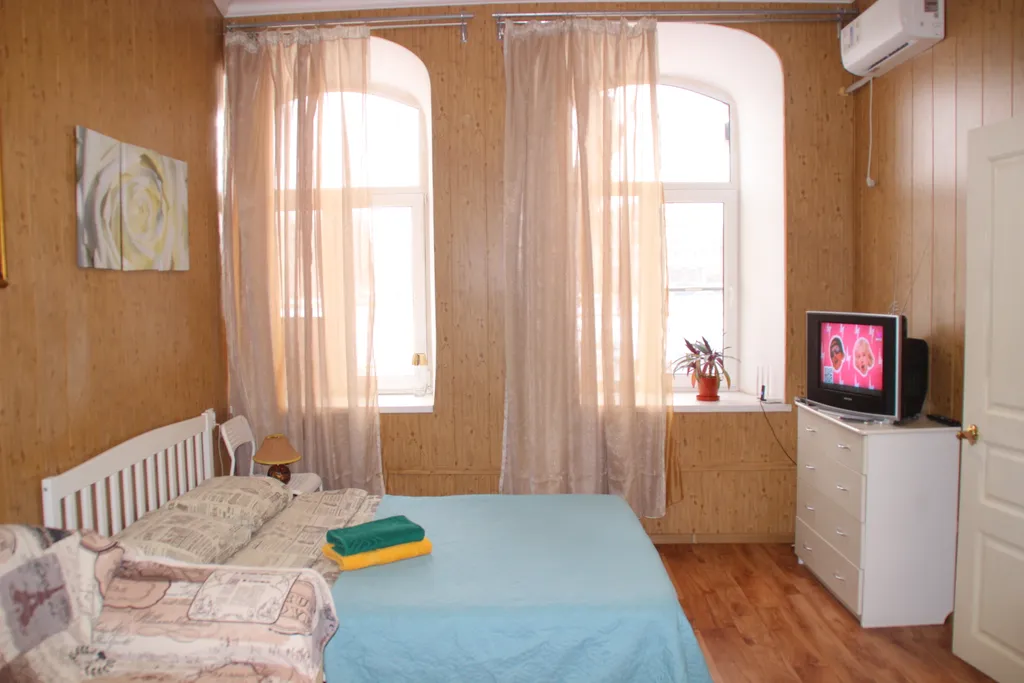 Квартира в Купеческом доме с видом на Красную набережную