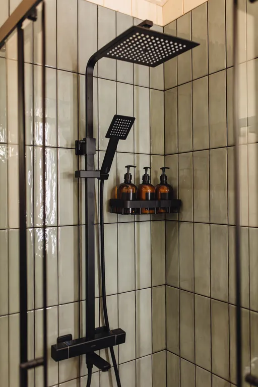 Домик в лесу с панорамными окнами