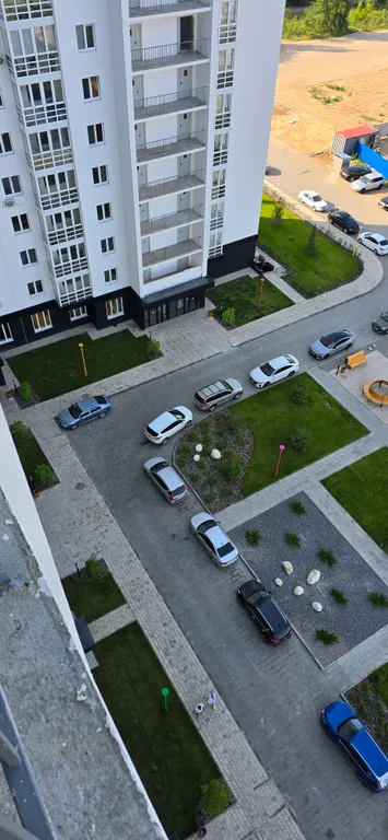 Новый дом, одна кухня изолированана от комнаты не студия всё отдельно,