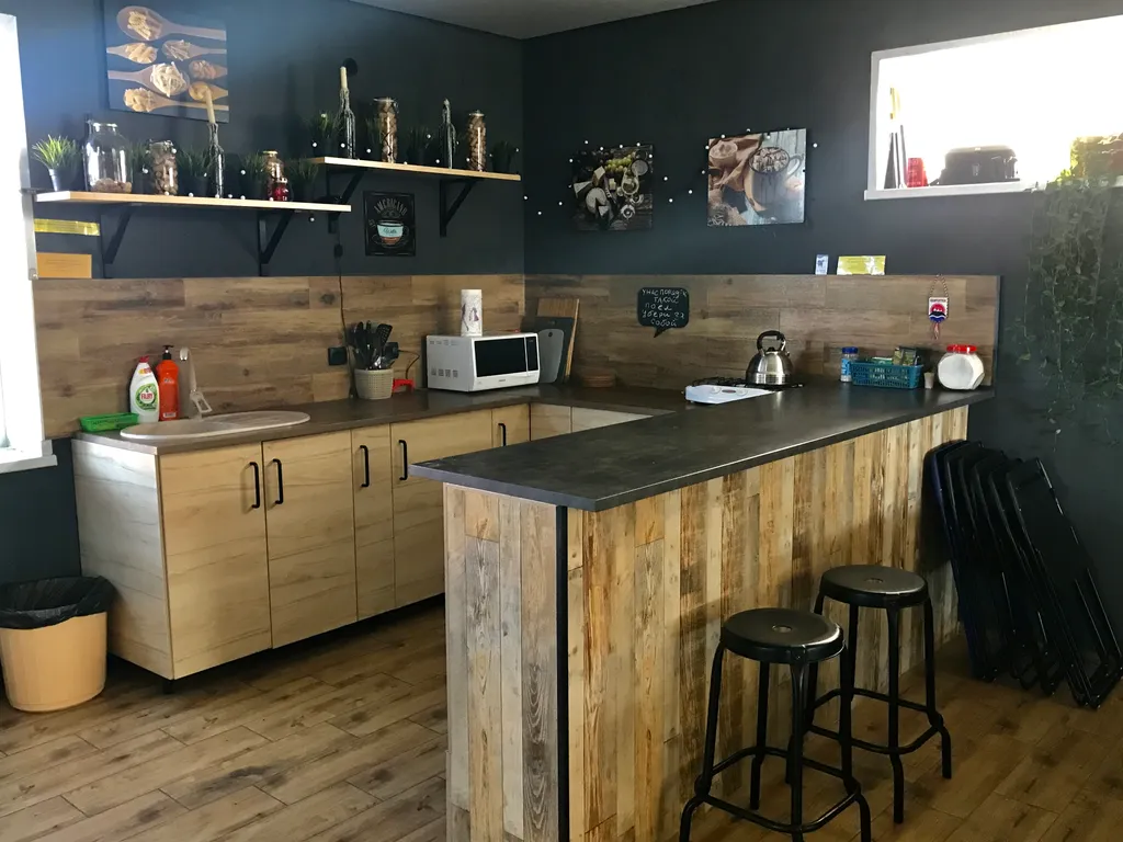 Уютный гостевой дворик в живописном тихом уголке