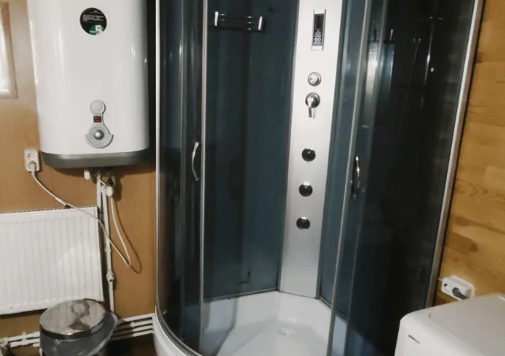 Бревенчатый коттедж на озере Селигер