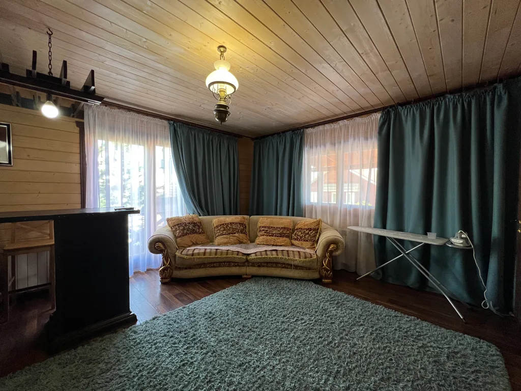 Дом с сауной и большой ванной на террасе