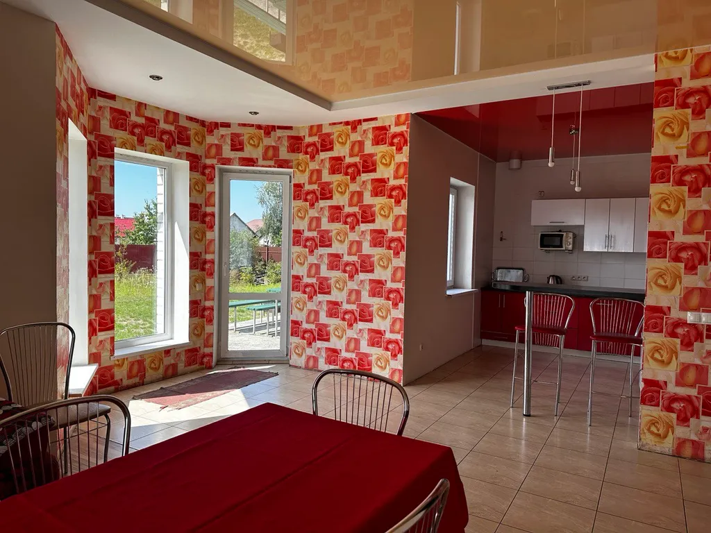 Коттедж 2 этажа в уединенном месте Бреста с парковкой во дворе