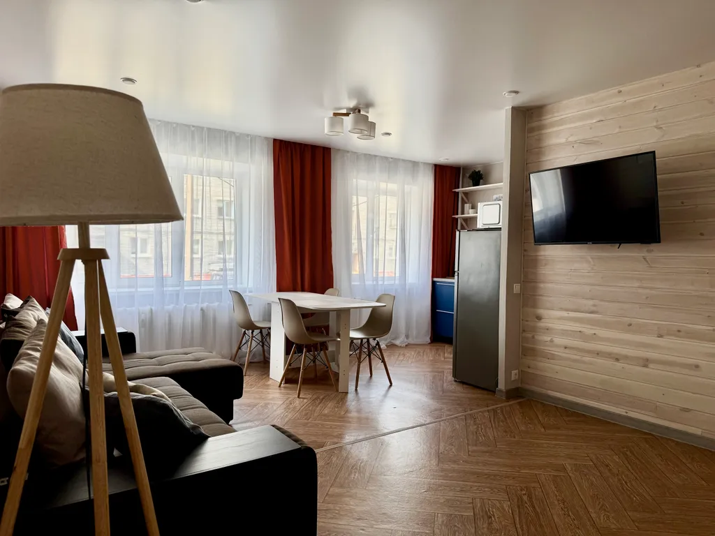 Уютная евротрешка с большой гостиной и двумя изолированными спальнями