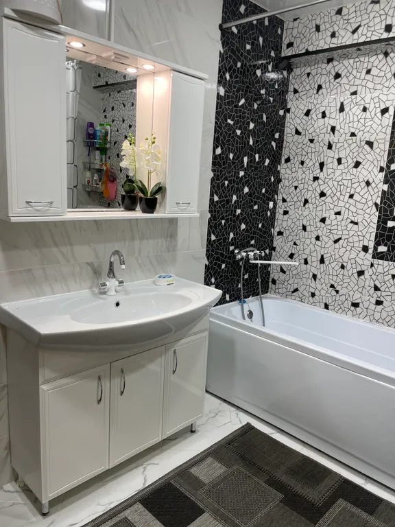 Квартира со своим двором у набережной