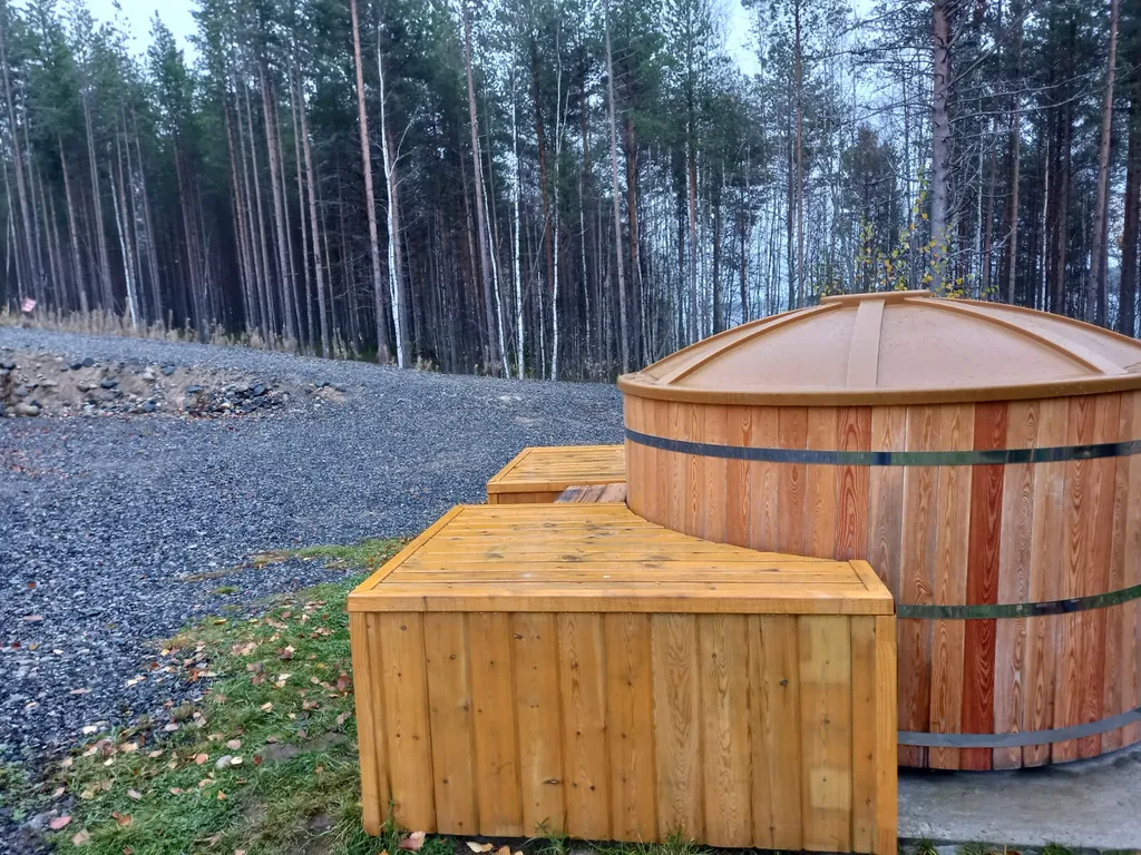 Уютный дом на берегу озера