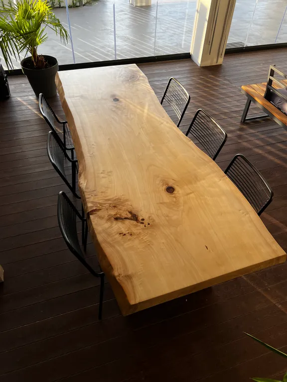 Gide villa посреди леса с видом на море