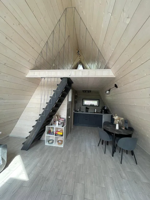 Домик в шалаше в деревне