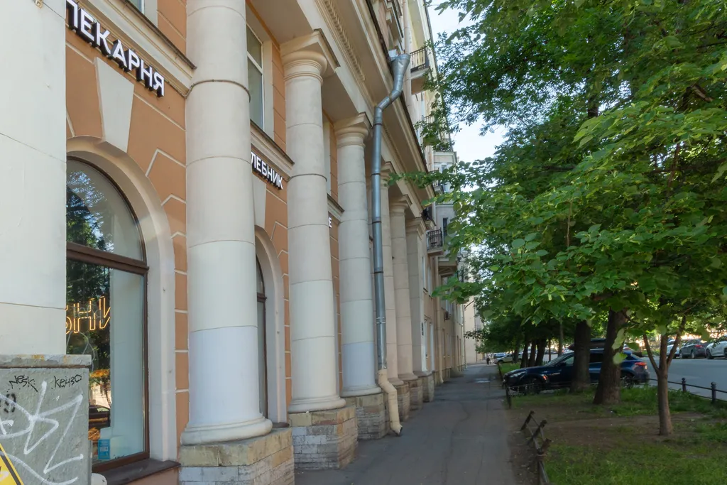 Уютная атмосферная квартира в Петербургском стиле
