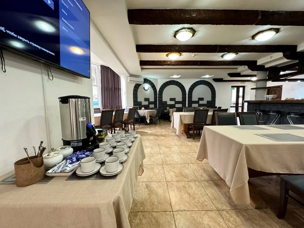 Люкс с панорамными окнами и видом на горы и лес