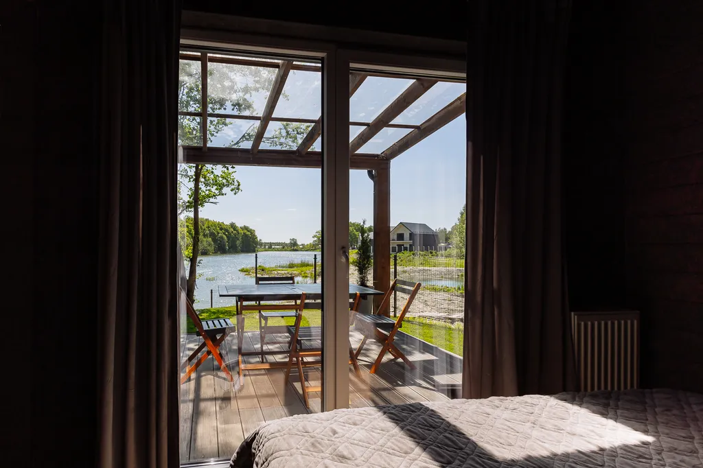 Дом с парилкой на озере