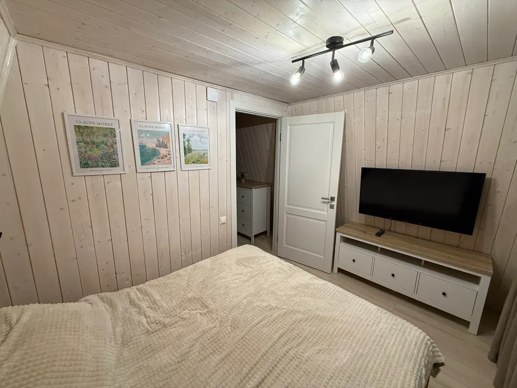 Уютный дом a-frame на окраине леса