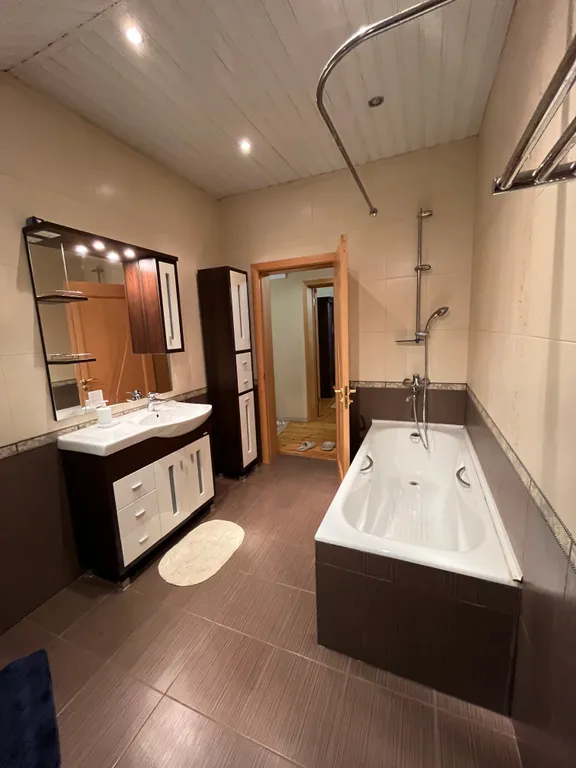 Шикарный загородный дом с бильярдом